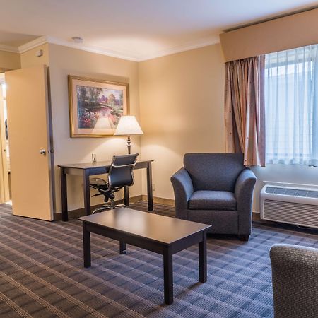 Best Western Inn & Suites Онтаріо Екстер'єр фото