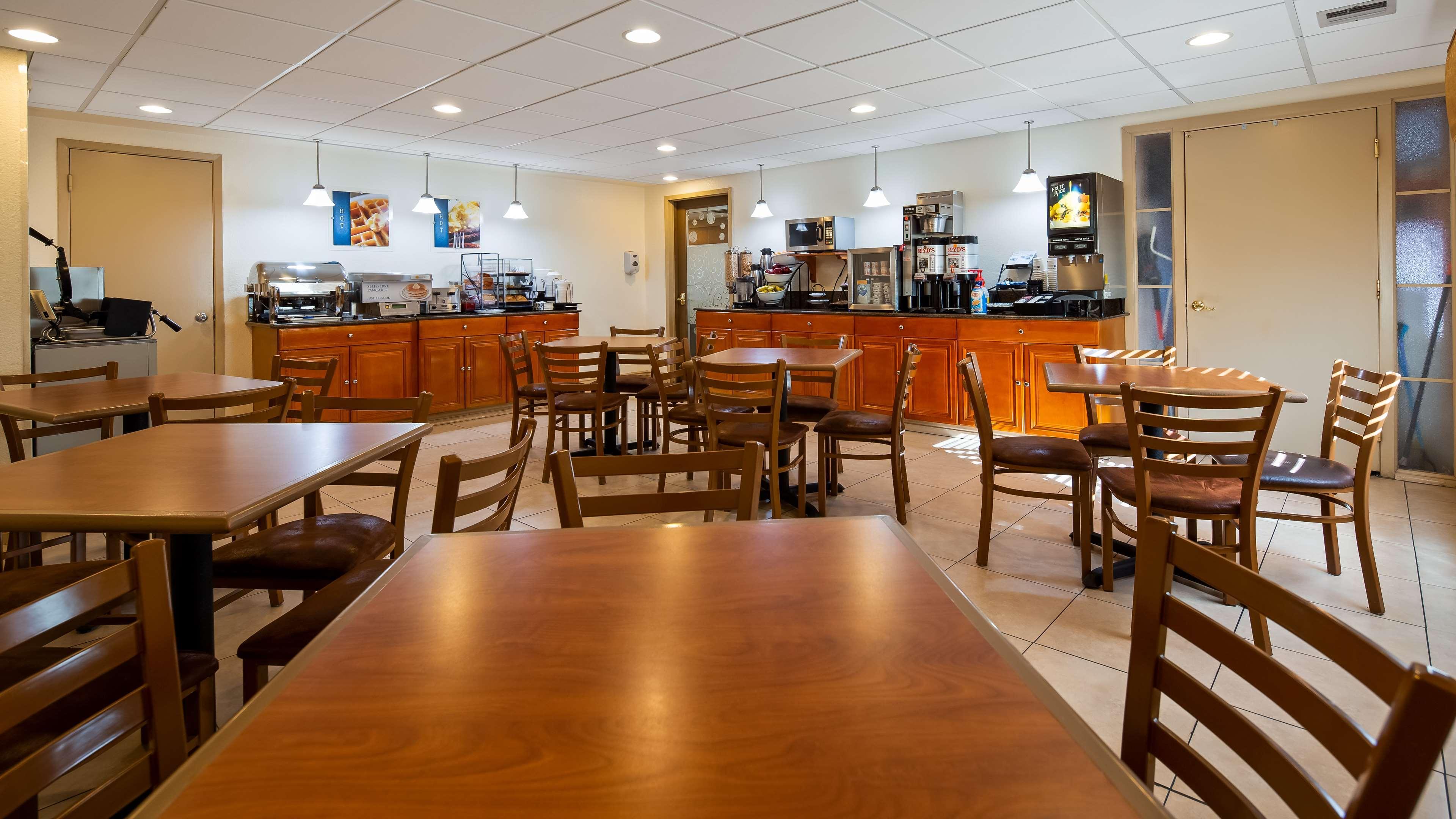 Best Western Inn & Suites Онтаріо Екстер'єр фото